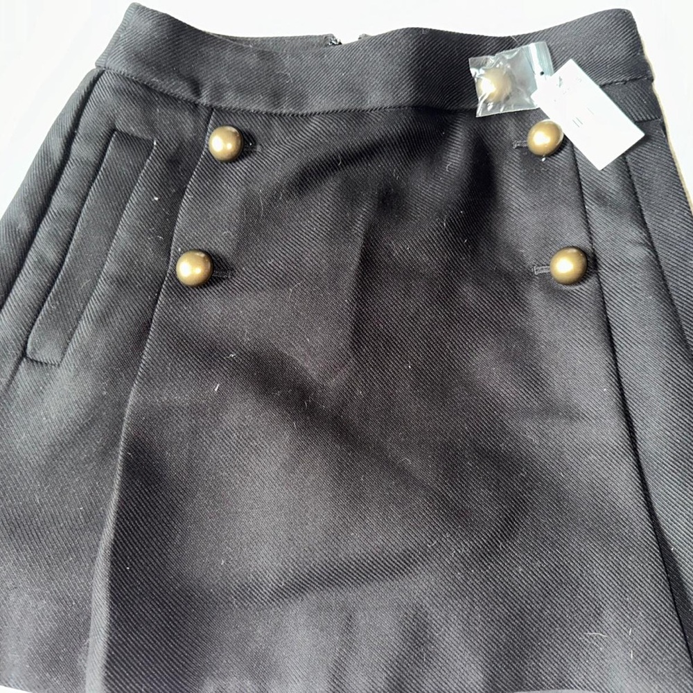 Express Skirt Womens Size 0 Black Mini Pleated Pockets Gold Buttons
Zip Back